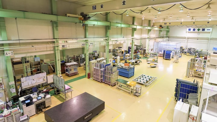 本社工場クリーンルーム（w 23m × L 40m × H 6.5m）